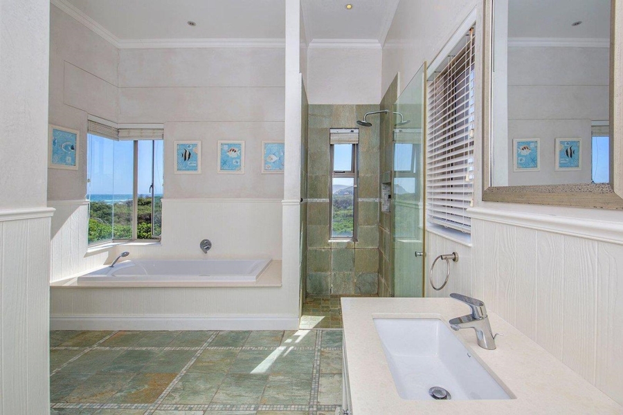 6 Bedroom Property for Sale in Myoli Beach Western Cape